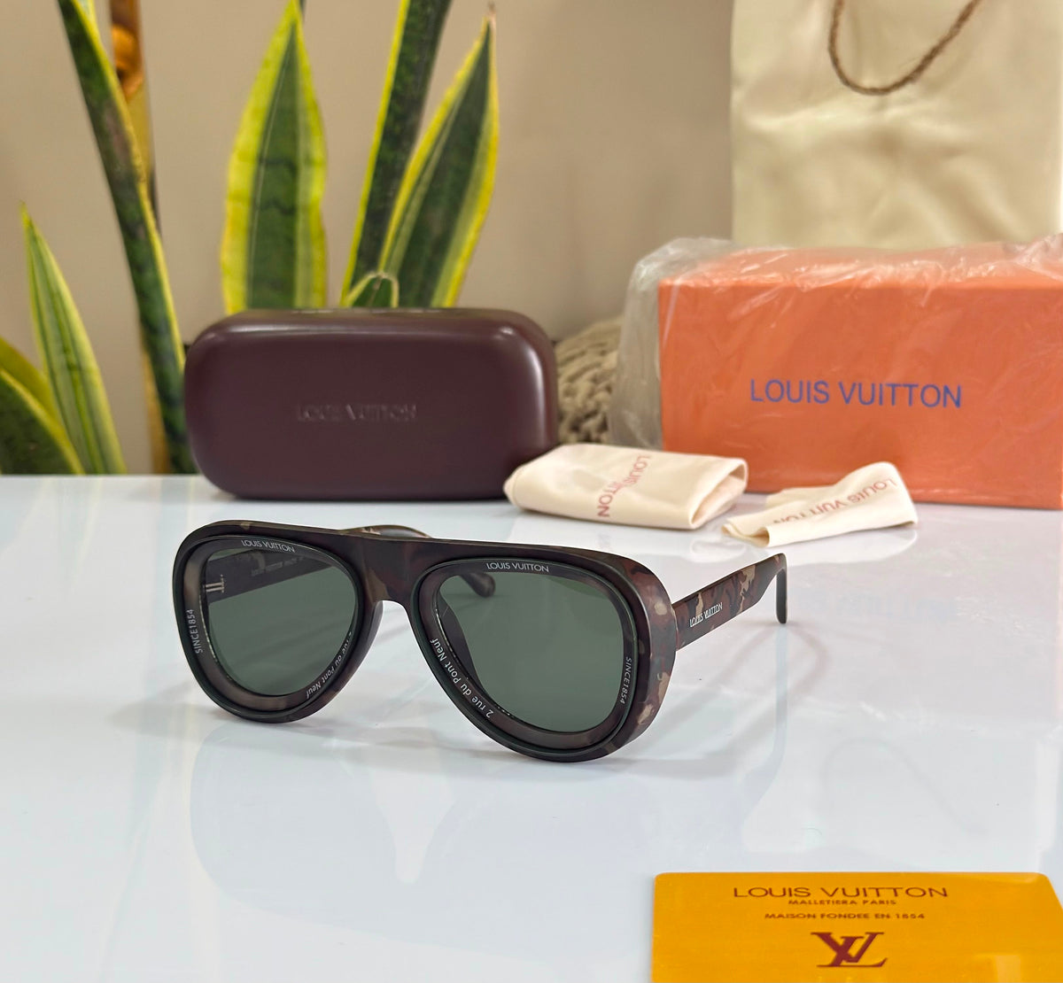 LOUIS VUITTON