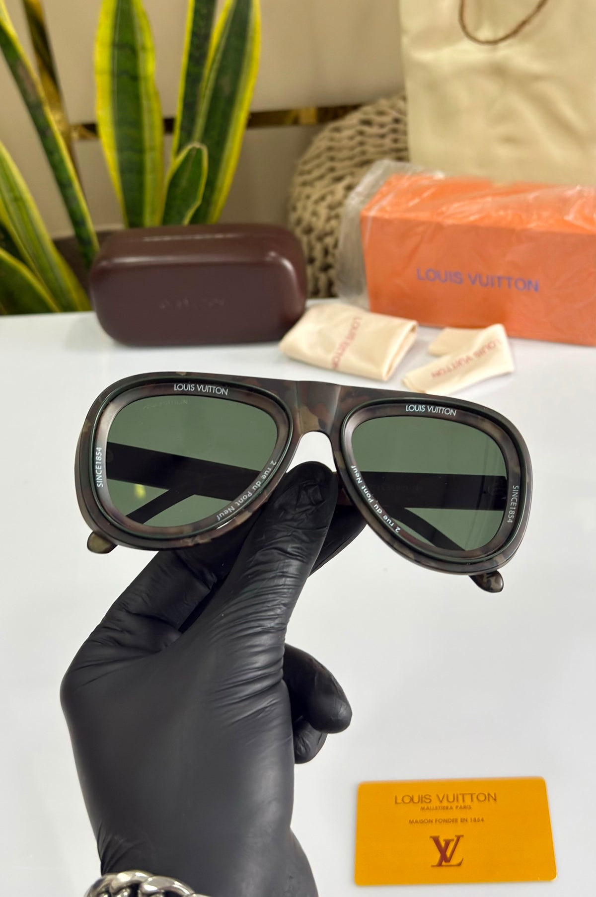 LOUIS VUITTON